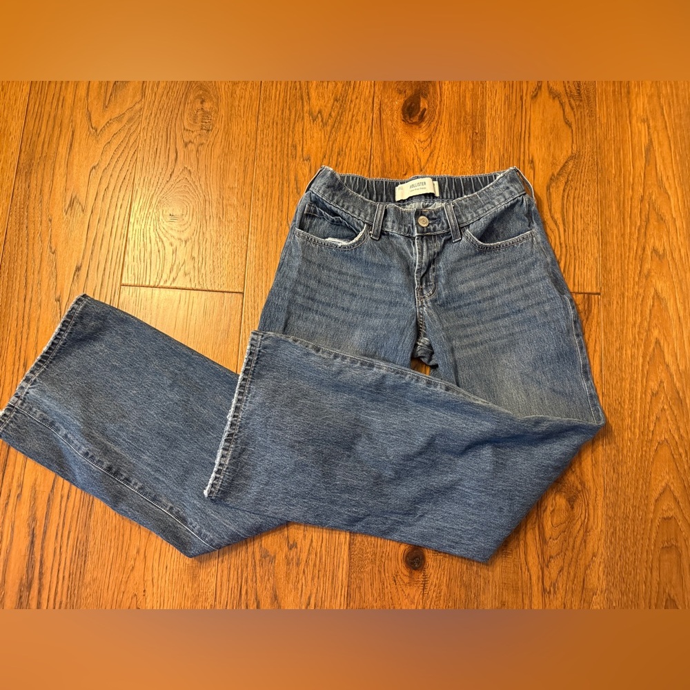 Hollister Low-Rise Baggy Jeans in Blue